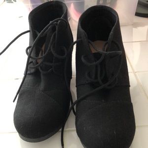 Ladies Laces Up Black Shoes